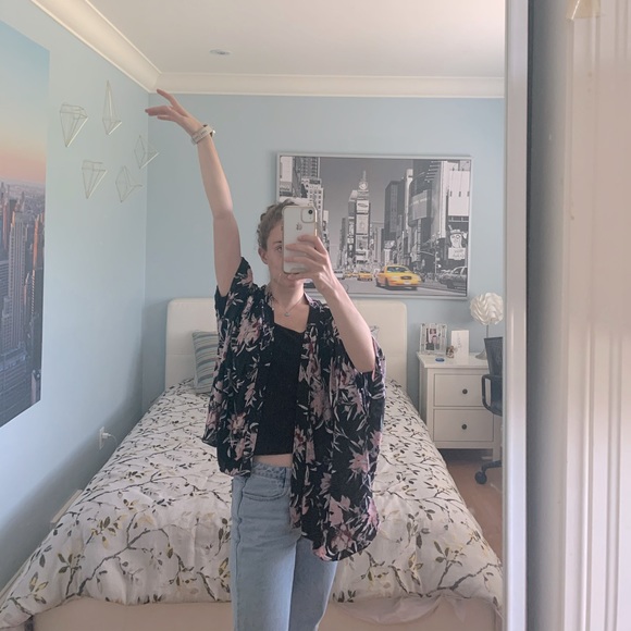 Aritzia Kimono - Picture 2 of 4